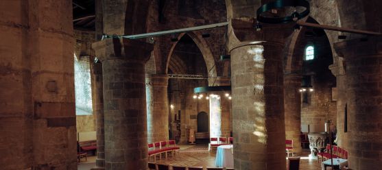 Pillars in round church