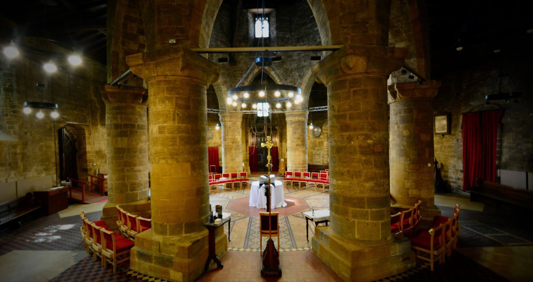 the round at the Holy Sepulchre Northampton with the pillars